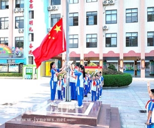 我市迎来开学首日 思政第一课厚植学子家国情怀